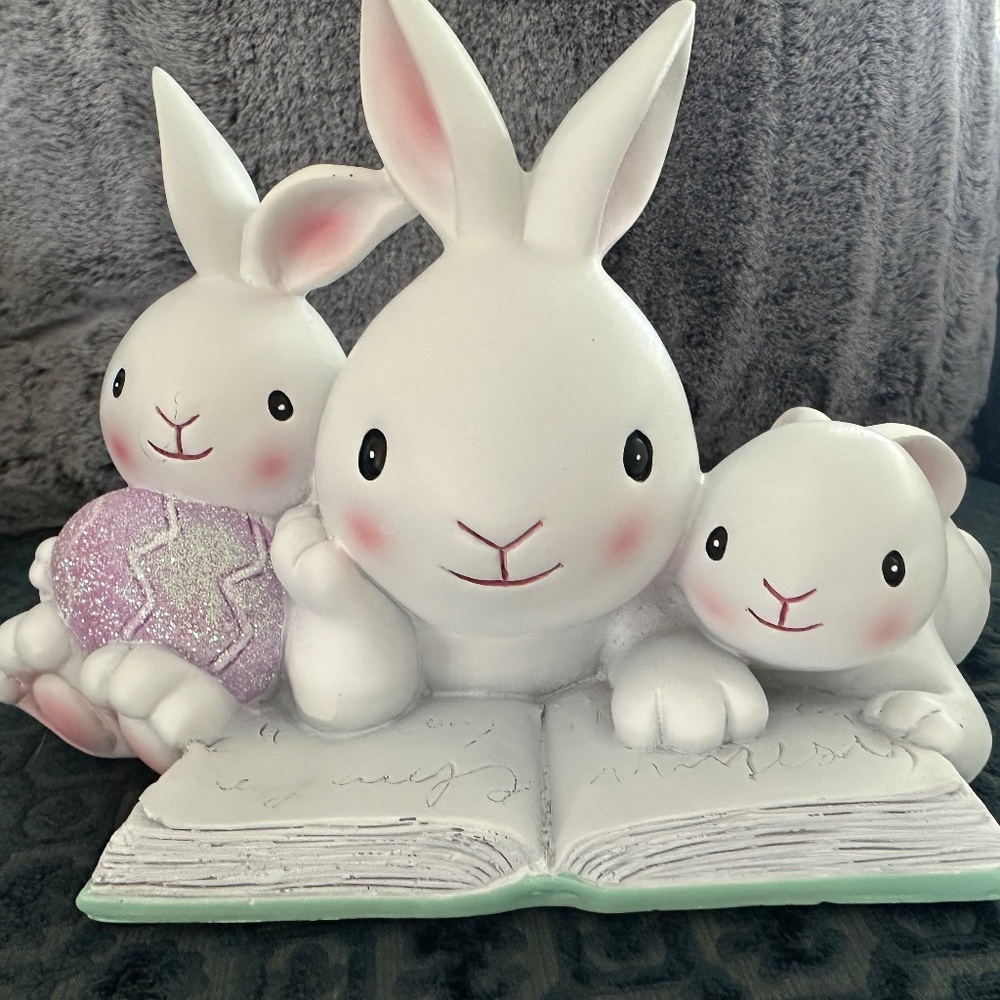 NWT " Cottontail Lane" Three Bunnies Decor